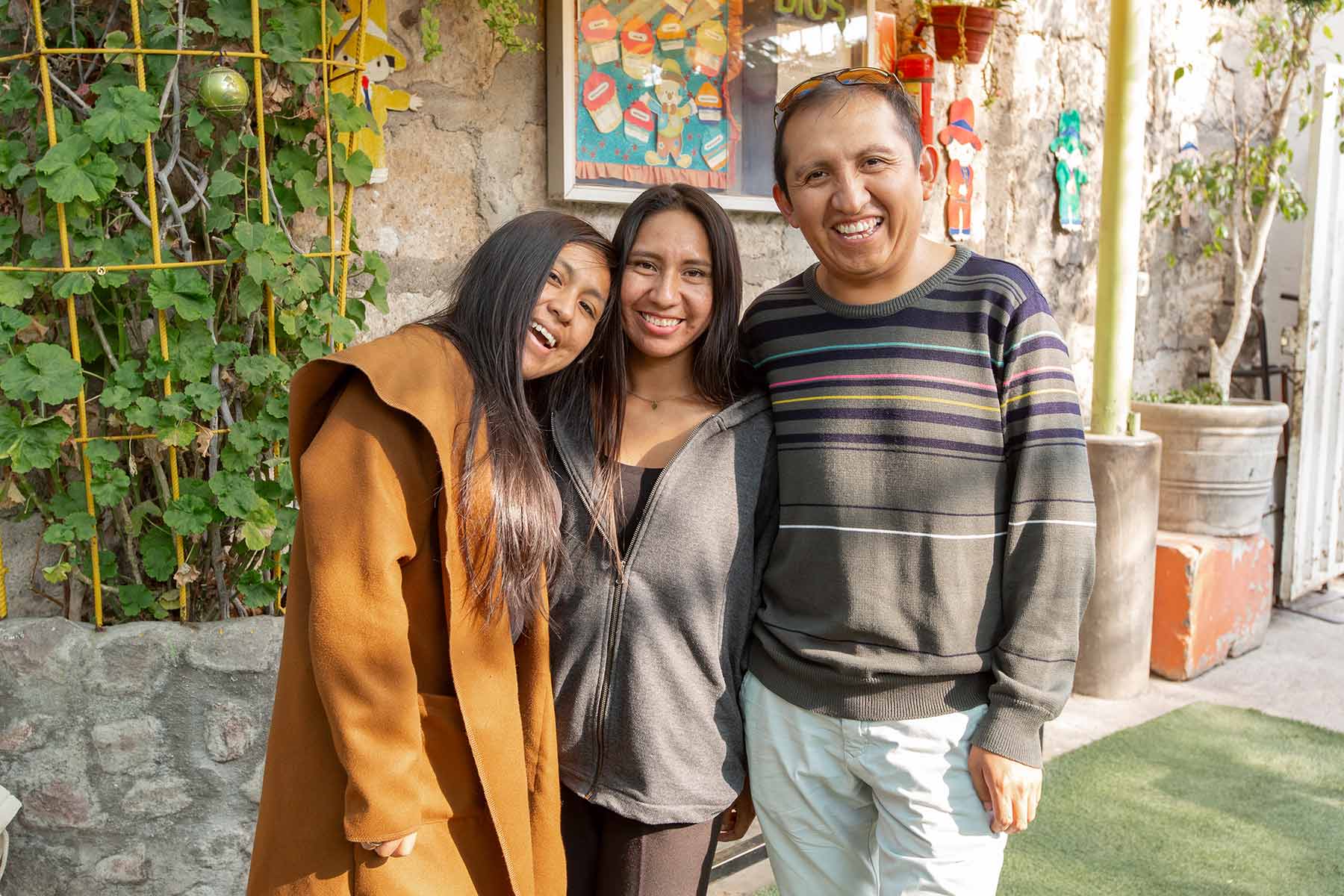 jovenes-visitan-hogar-amor-de-dios-arequipa-peru-0001