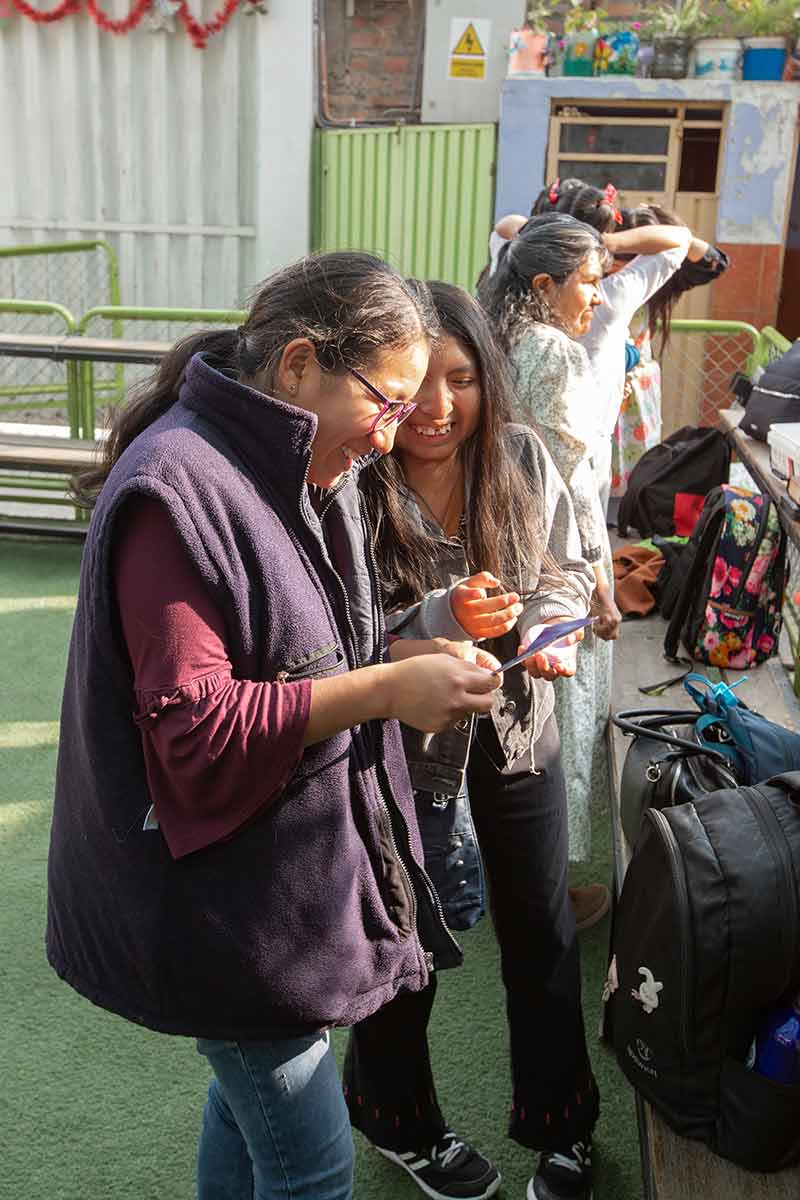 jovenes-visitan-hogar-amor-de-dios-arequipa-peru-0002