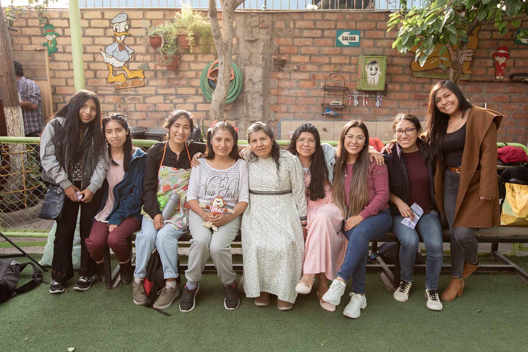 jovenes-visitan-hogar-amor-de-dios-arequipa-peru-0009