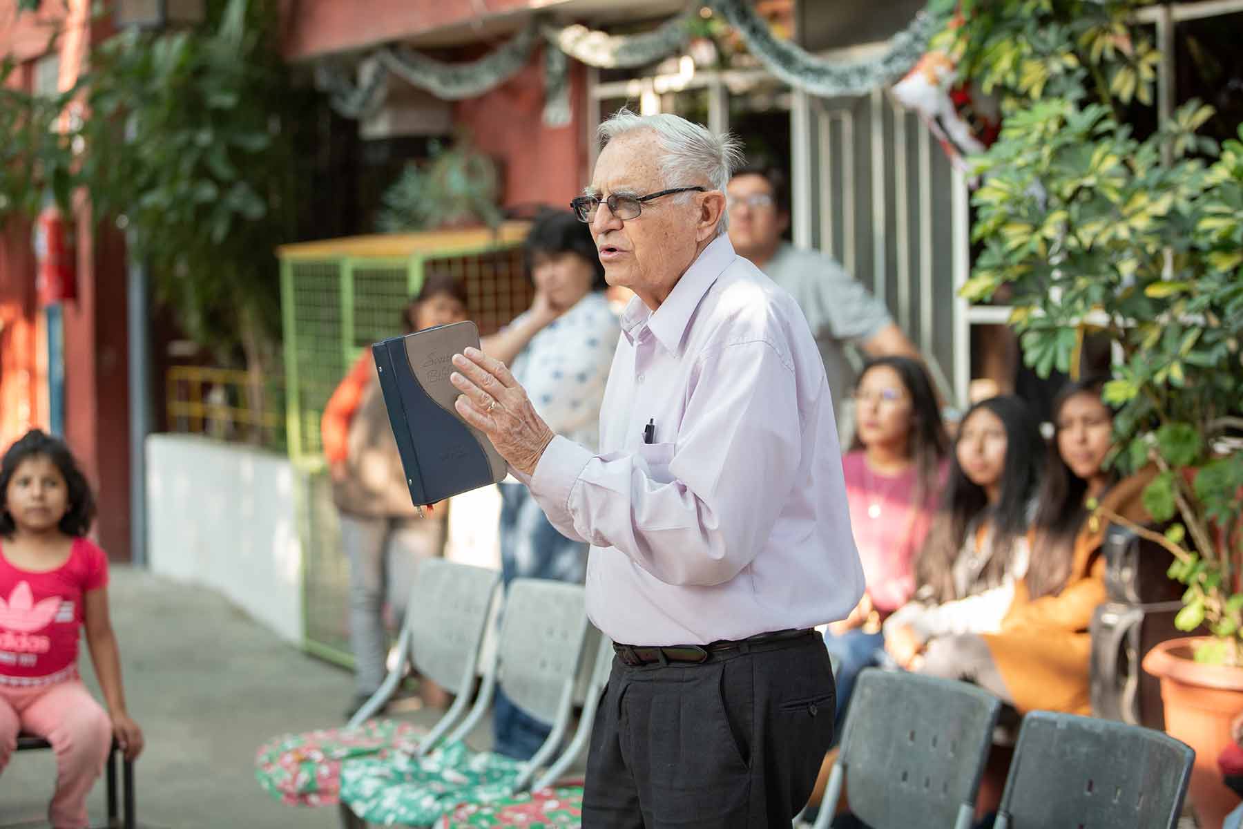 jovenes-visitan-hogar-amor-de-dios-arequipa-peru-0014