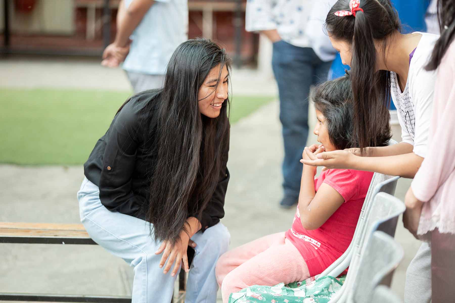 jovenes-visitan-hogar-amor-de-dios-arequipa-peru-0020