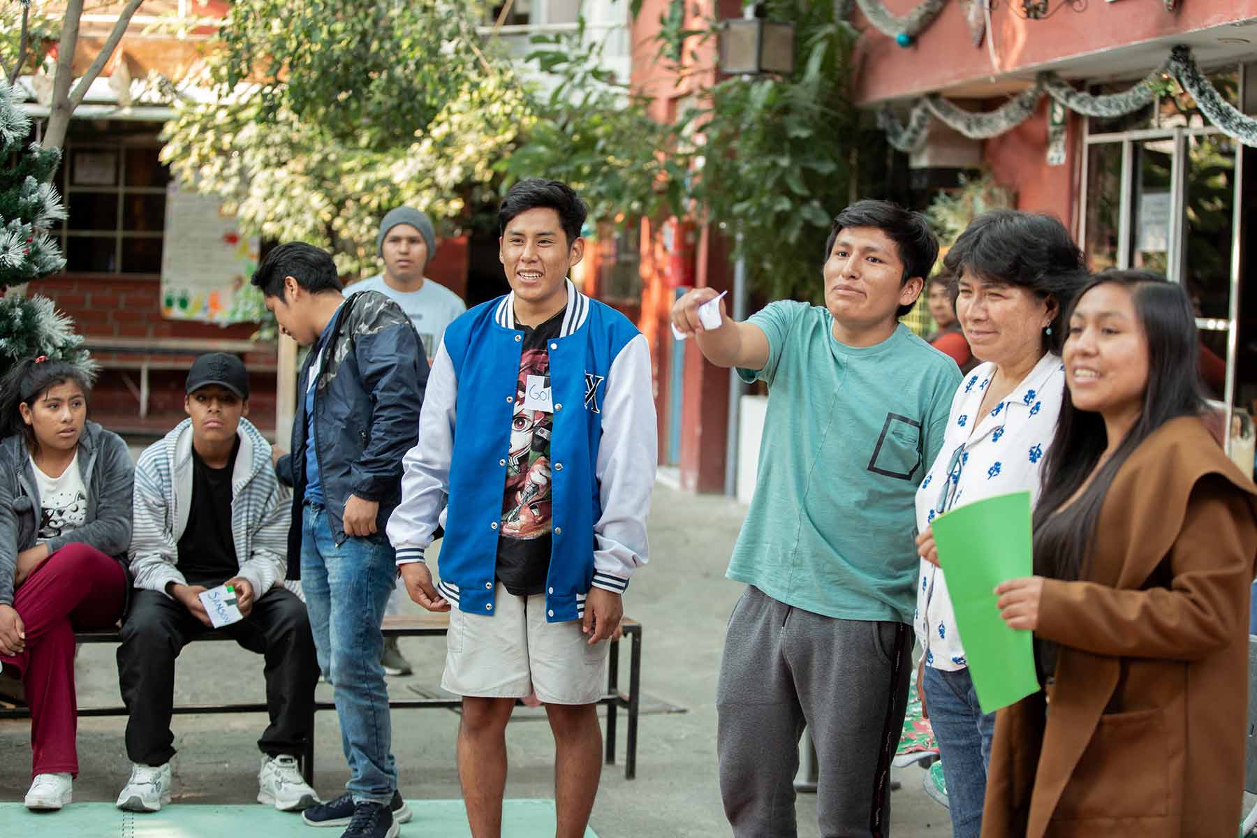jovenes-visitan-hogar-amor-de-dios-arequipa-peru-0025