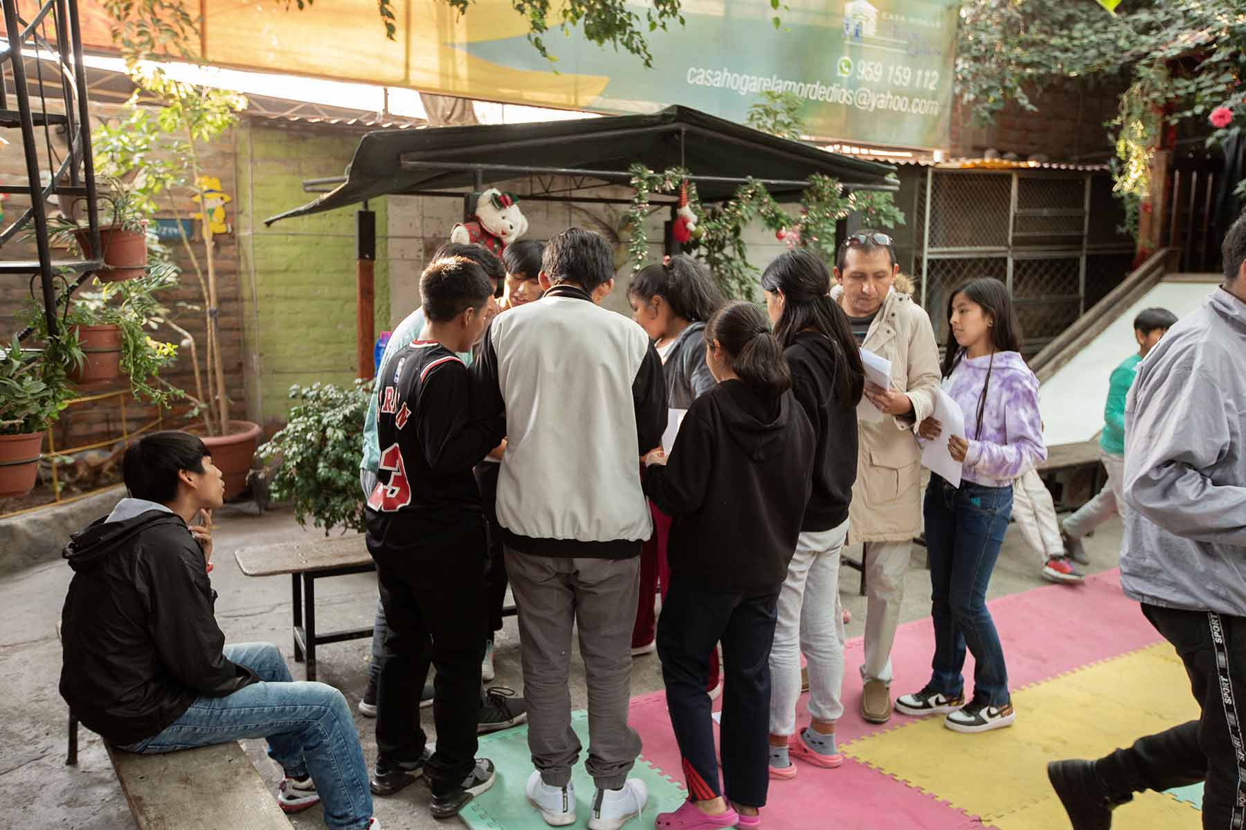 jovenes-visitan-hogar-amor-de-dios-arequipa-peru-0029