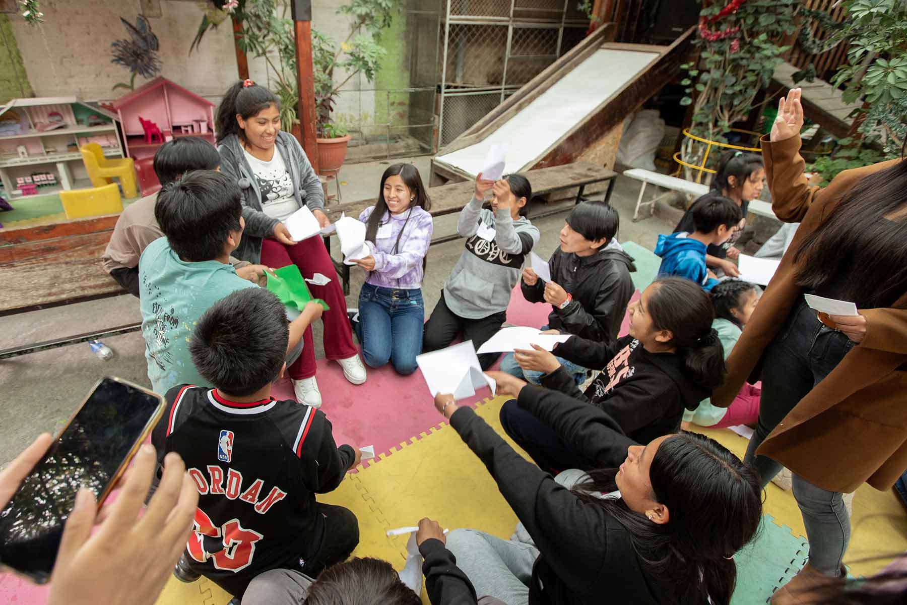 jovenes-visitan-hogar-amor-de-dios-arequipa-peru-0036