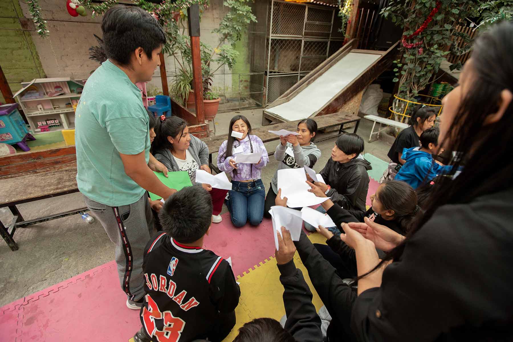 jovenes-visitan-hogar-amor-de-dios-arequipa-peru-0037