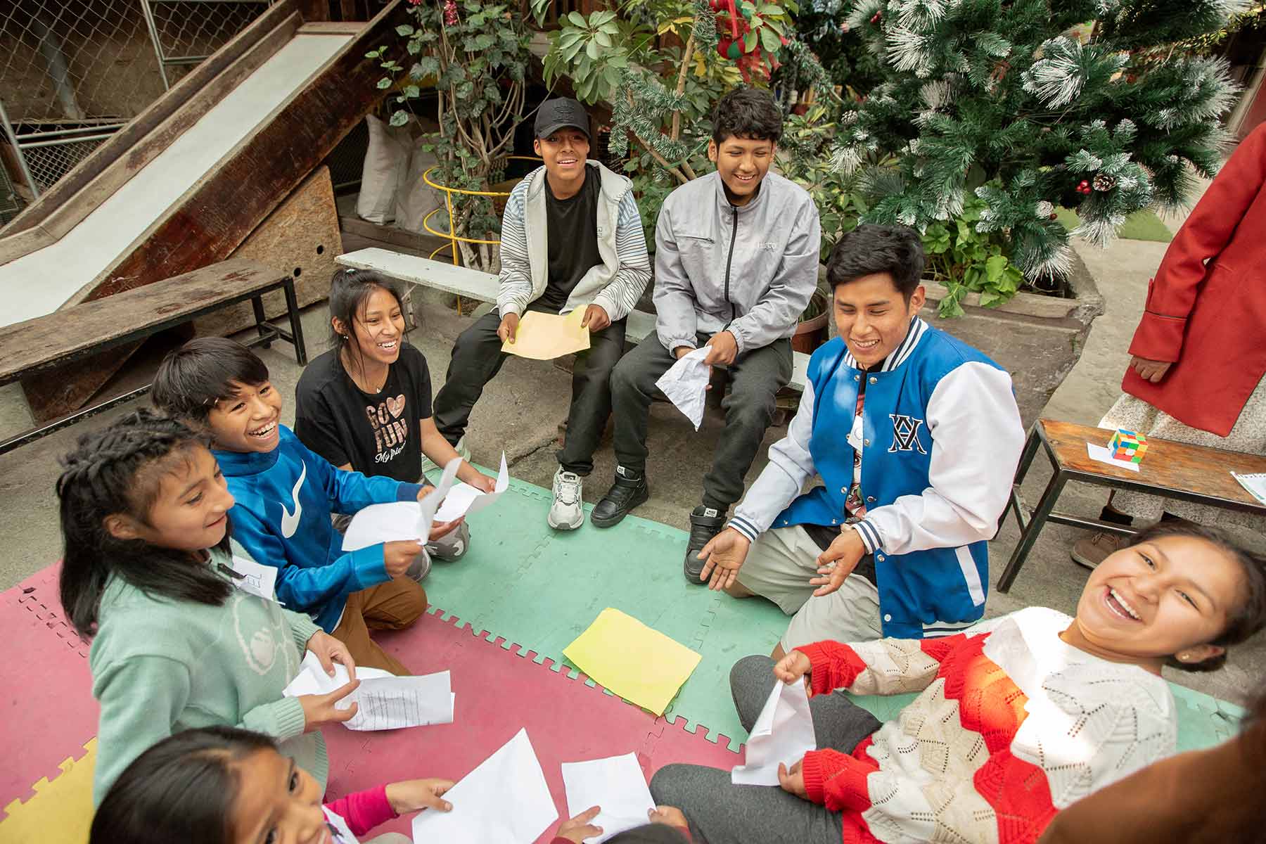 jovenes-visitan-hogar-amor-de-dios-arequipa-peru-0042