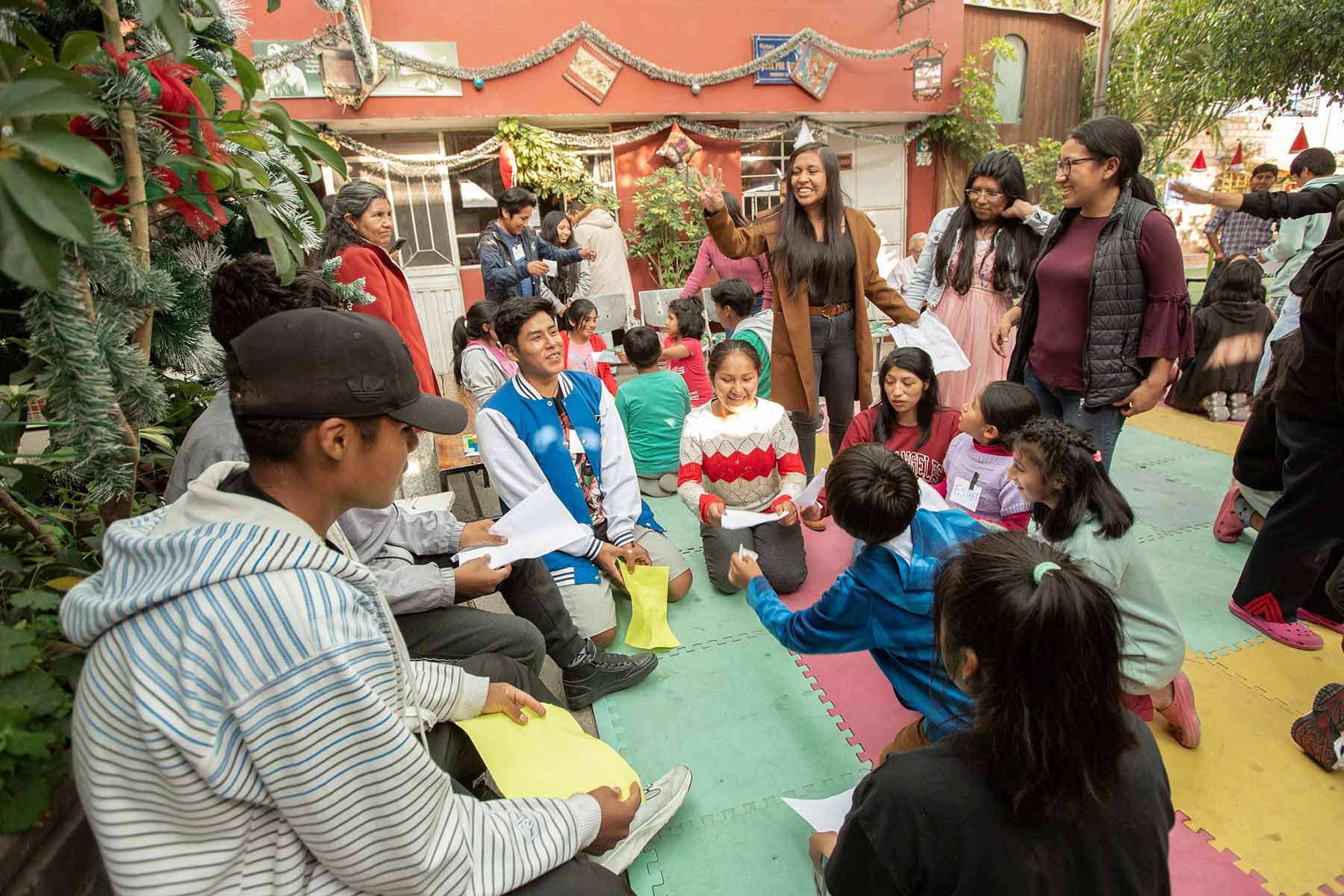 jovenes-visitan-hogar-amor-de-dios-arequipa-peru-0044