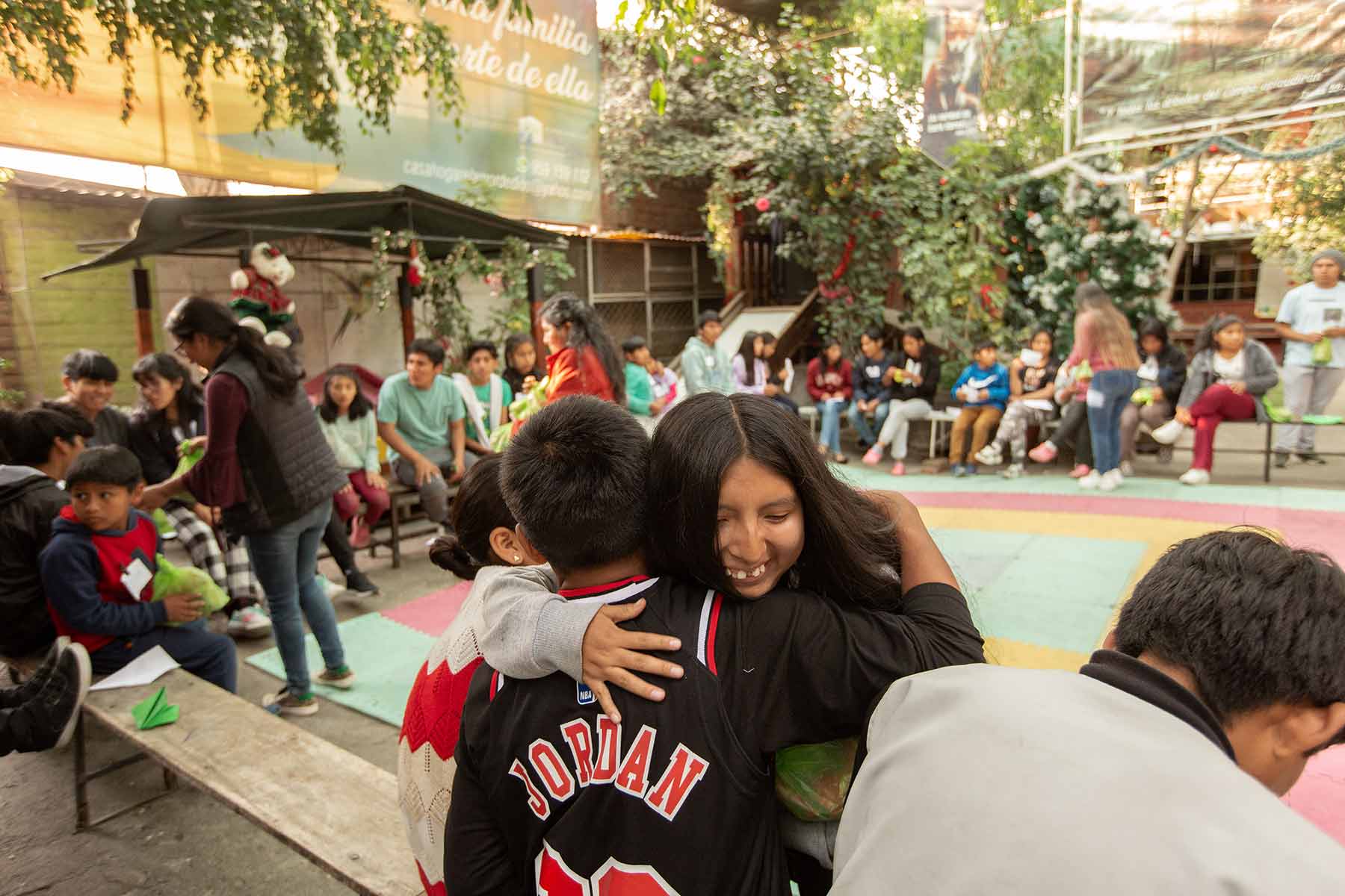 jovenes-visitan-hogar-amor-de-dios-arequipa-peru-0049