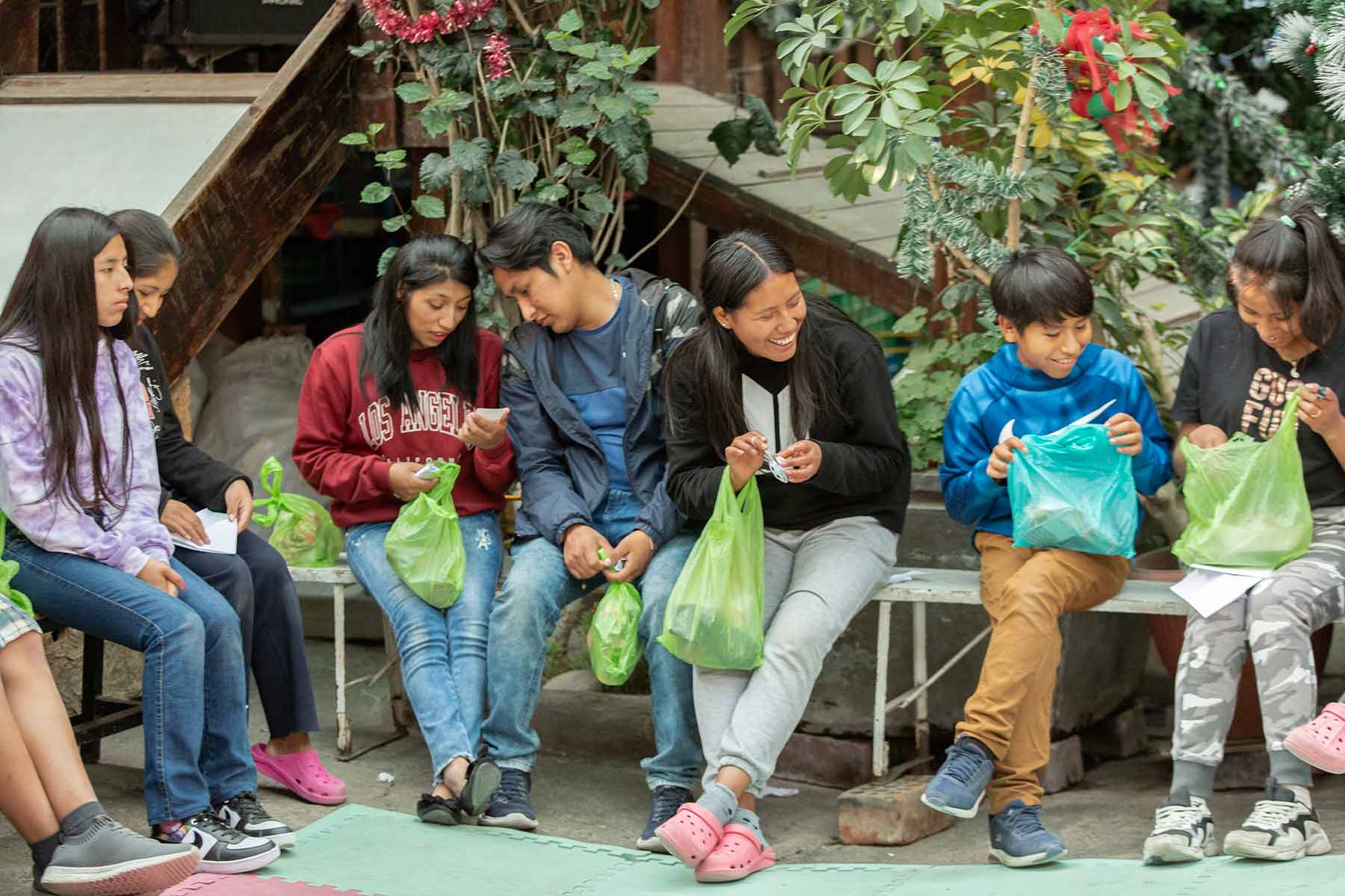 jovenes-visitan-hogar-amor-de-dios-arequipa-peru-0051